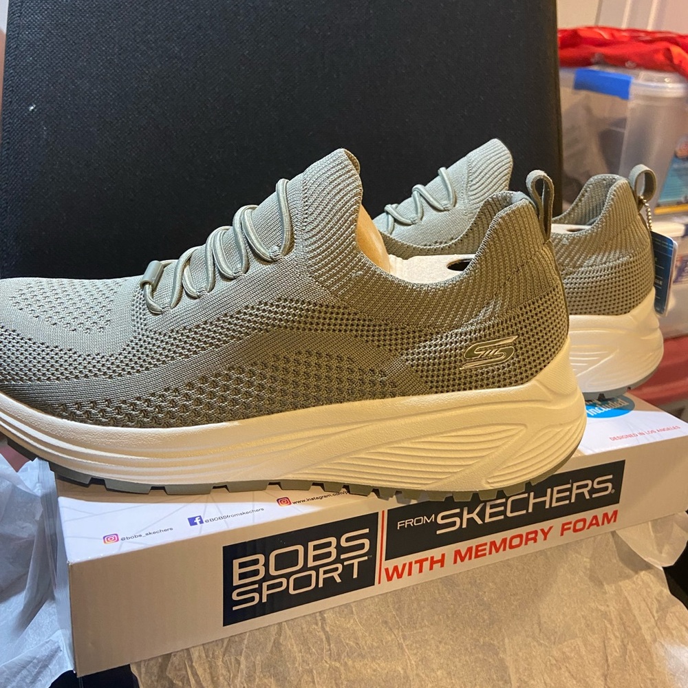 sketcher sneakers women size 11